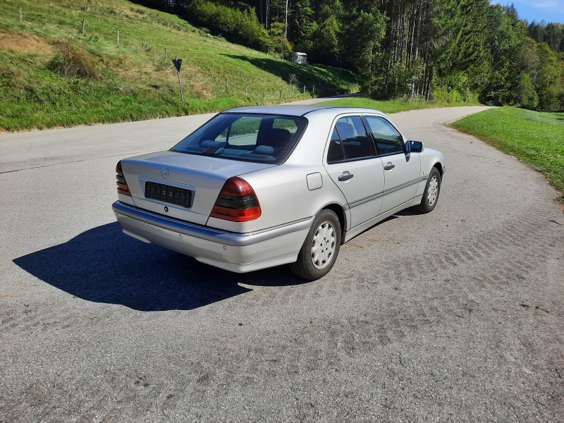 MERCEDES-BENZ C 240