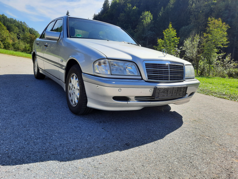 MERCEDES-BENZ C 240