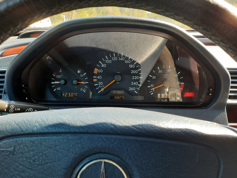 MERCEDES-BENZ C 240