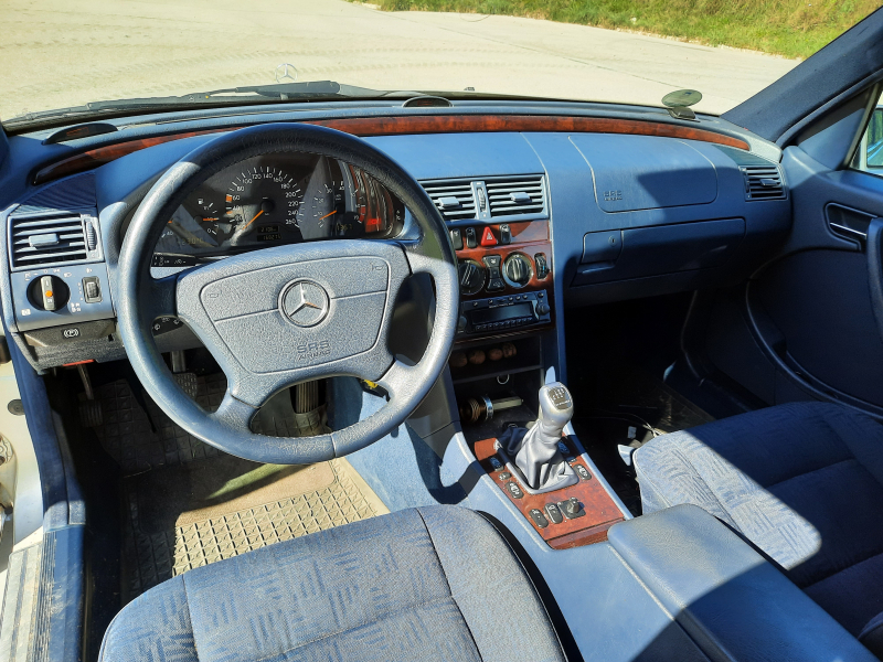 MERCEDES-BENZ C 240