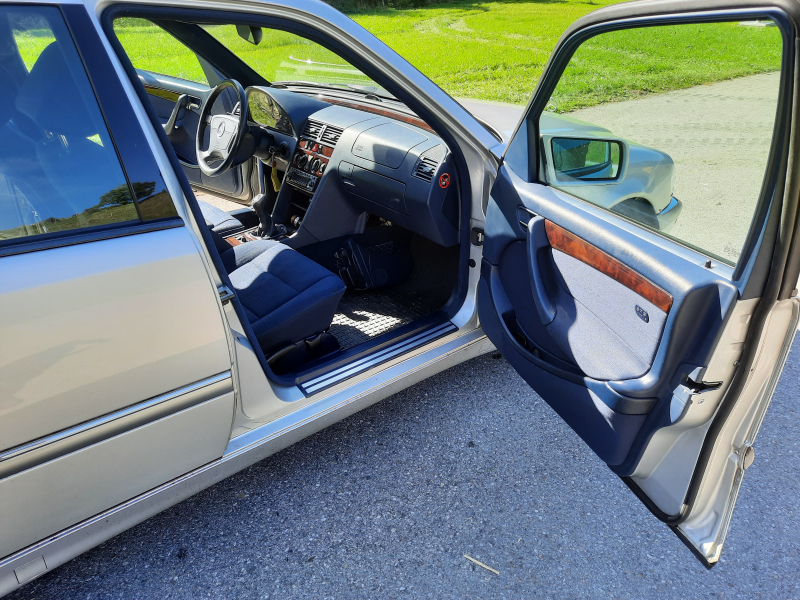 MERCEDES-BENZ C 240