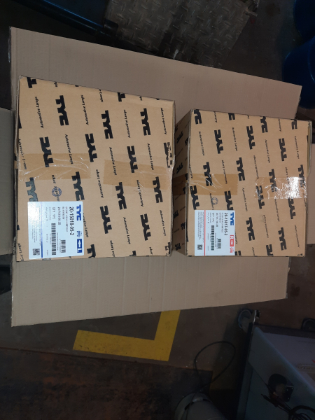 Set - Hauptscheinwerfer TYC 20-15017-05-2, Rechts 20-15018-05-2, Links