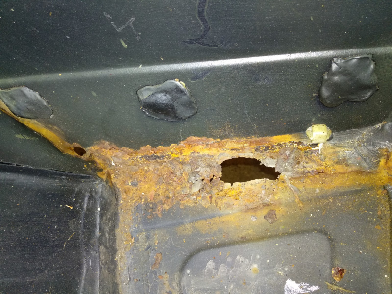 Seitenteil reparieren - kompletten Radlauf innen und außen instandsetzen und lackieren