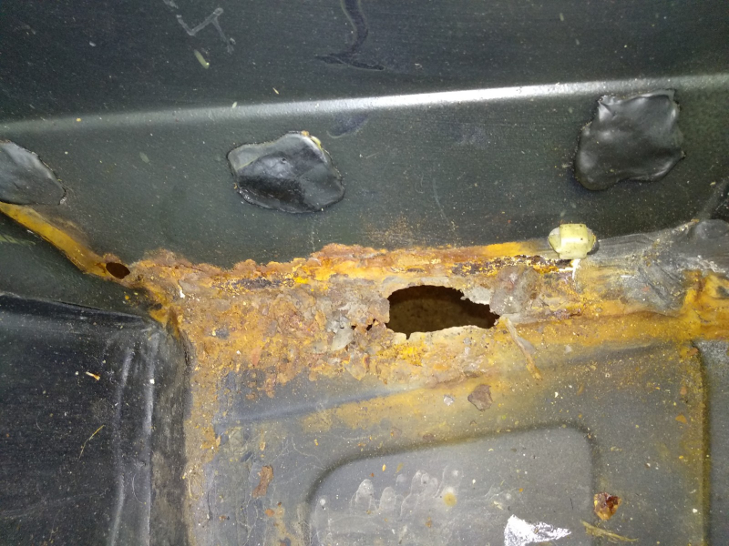 Seitenteil reparieren - kompletten Radlauf innen und außen instandsetzen und lackieren