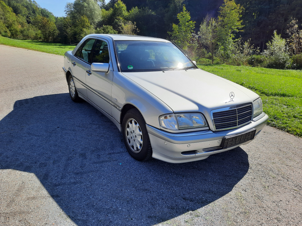 MERCEDES-BENZ C 240