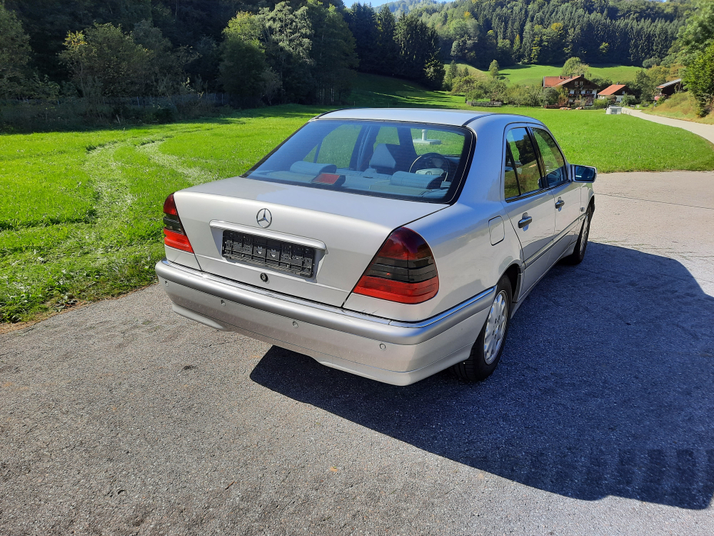 MERCEDES-BENZ C 240