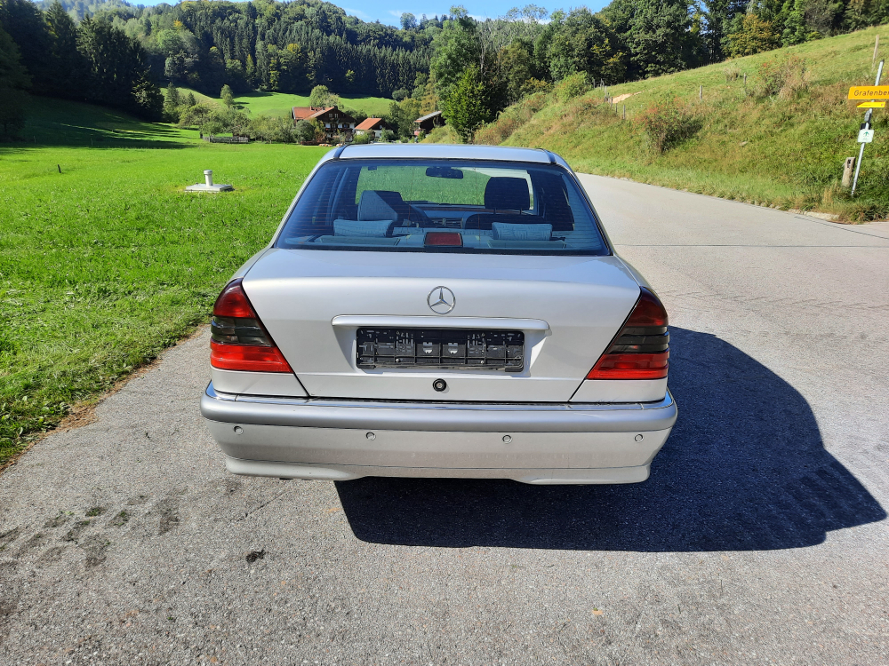 MERCEDES-BENZ C 240