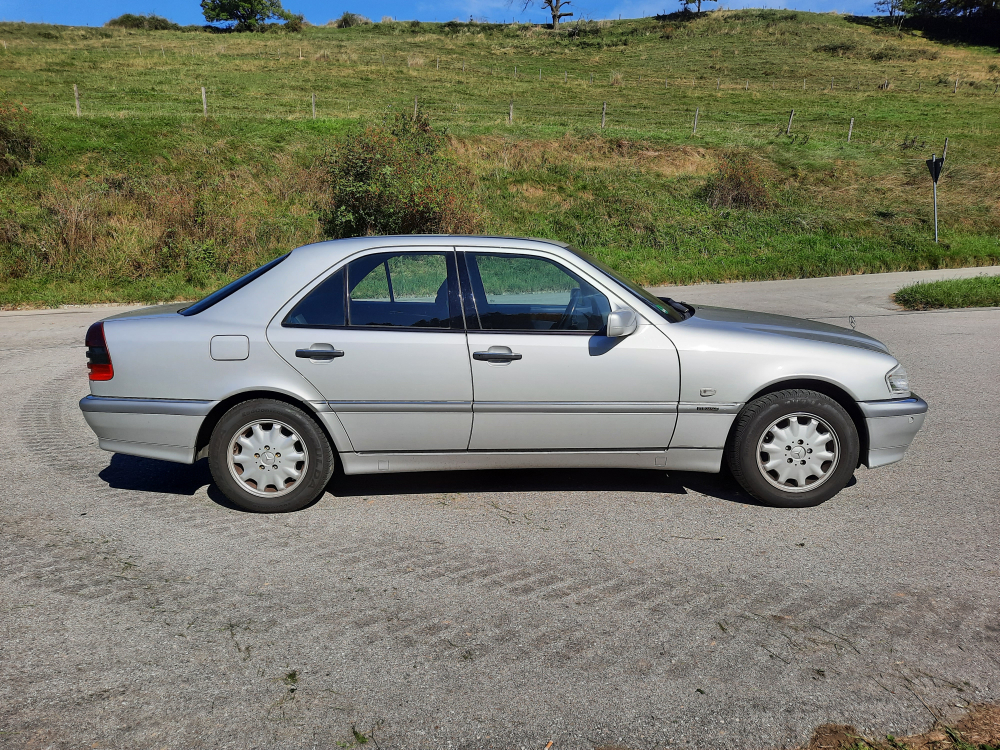 MERCEDES-BENZ C 240
