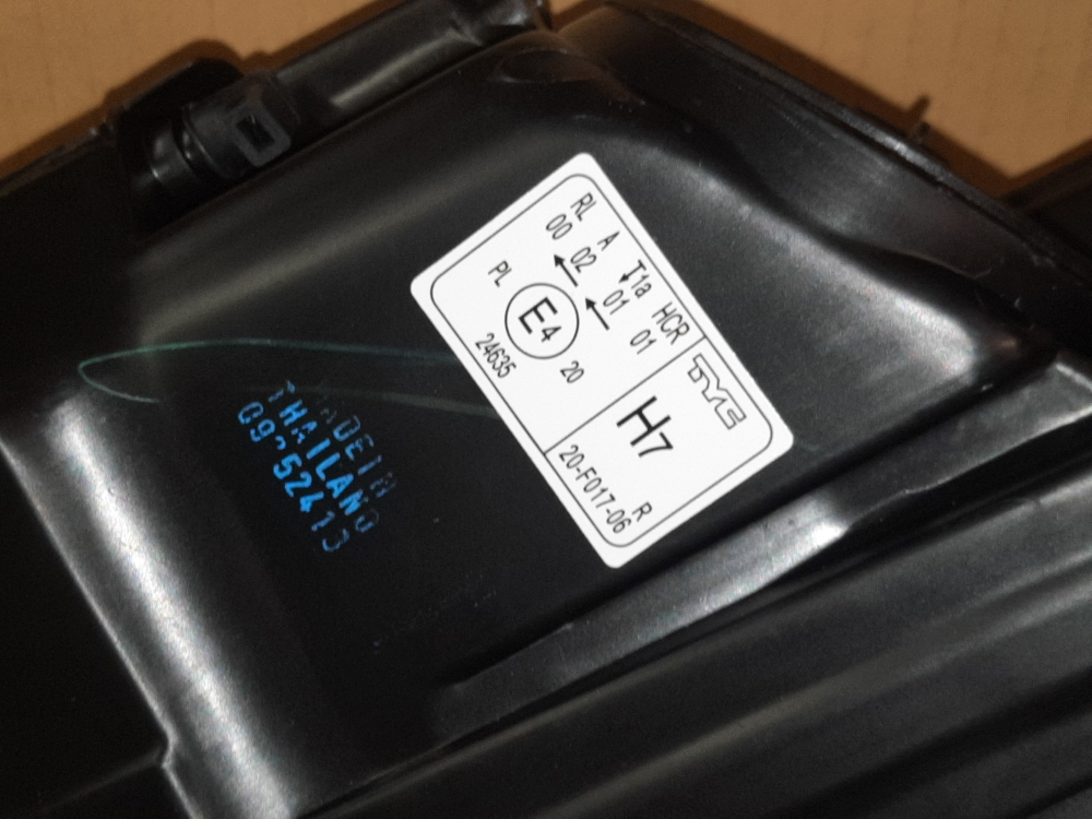 Set - Hauptscheinwerfer TYC 20-15017-05-2, Rechts 20-15018-05-2, Links