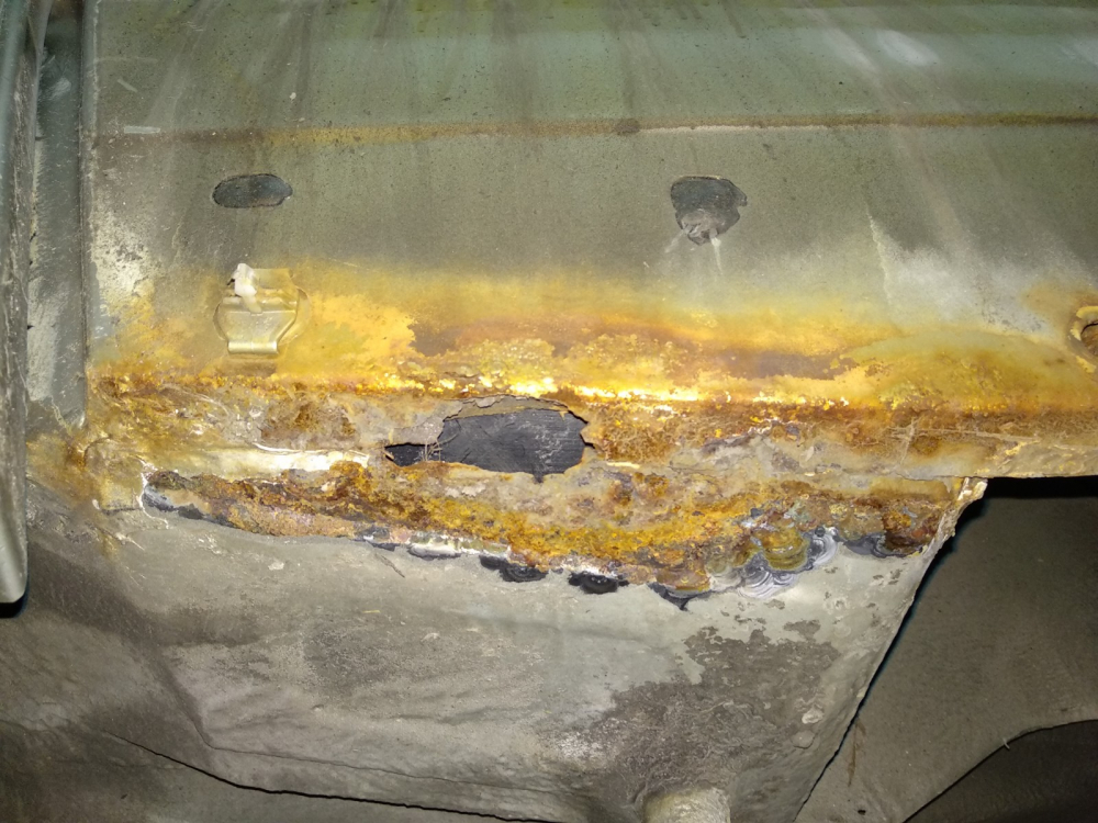 Seitenteil reparieren - kompletten Radlauf innen und außen instandsetzen und lackieren