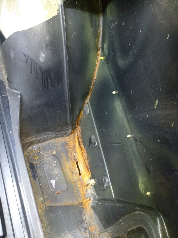 Seitenteil reparieren - kompletten Radlauf innen und außen instandsetzen und lackieren